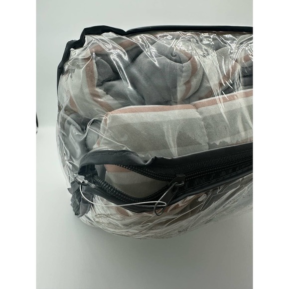 Pem America, Grace 2-Pc. Reversible Stripe Twin Comforter Set MSRP $80.00 - Picture 6 of 8